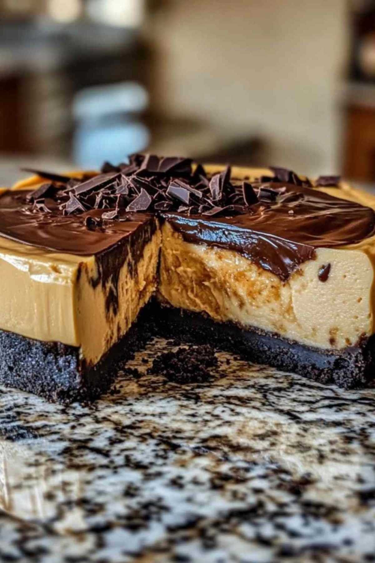 Cheesecake au beurre de cacahuète et ganache au chocolat sur base Oreo