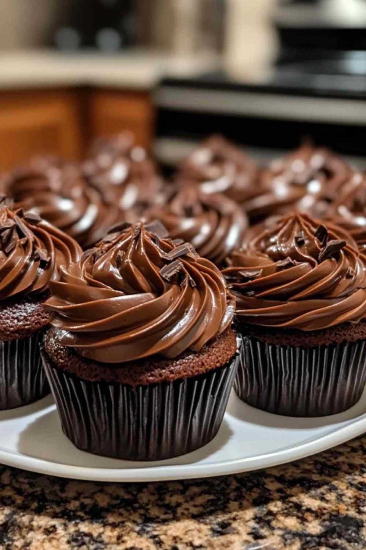 Gâteaux au chocolat moelleux avec glaçage brillant