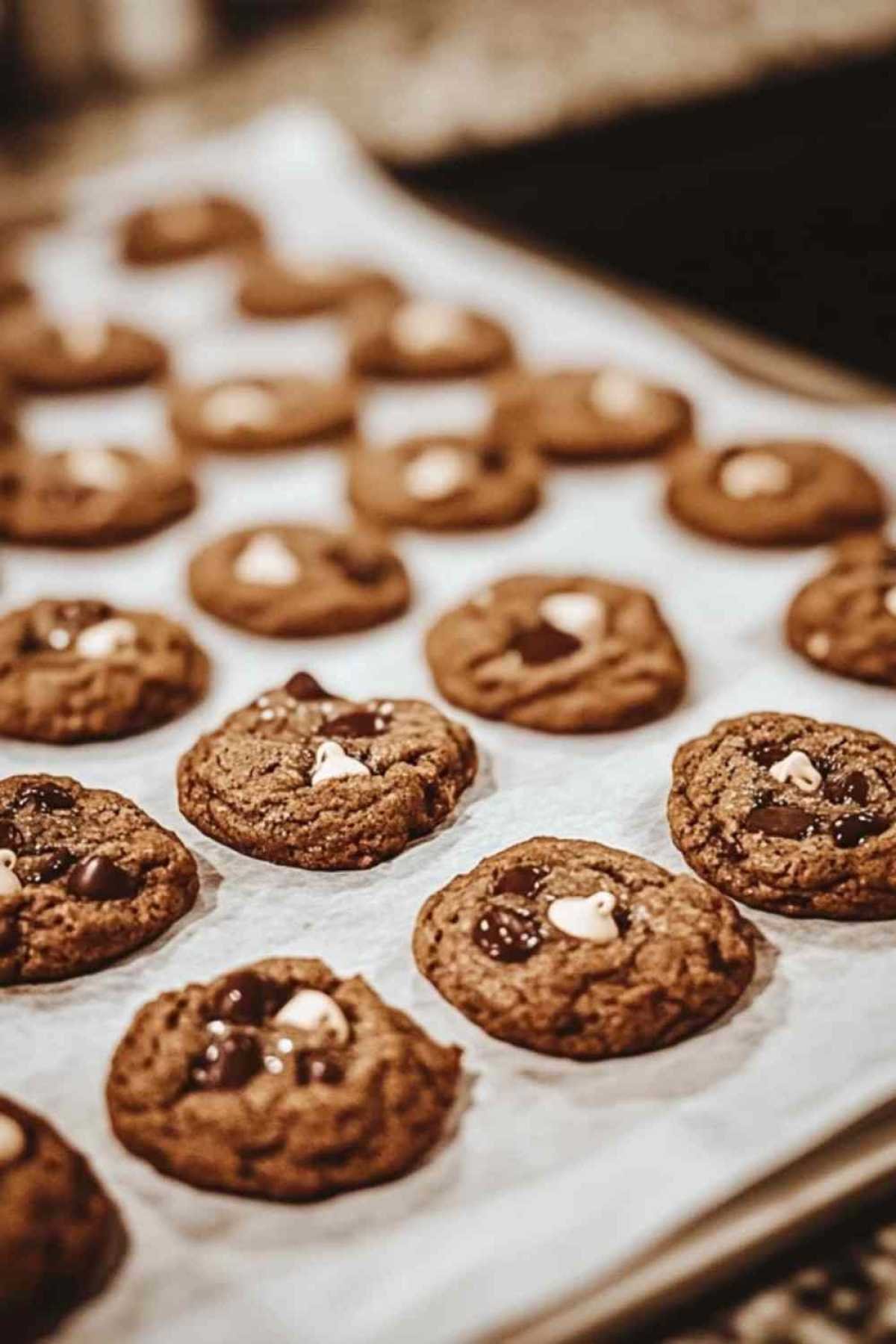 Préparation de la pâte à cookies avec un mélange à brownie