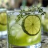 Préparation du sirop pour limonade avec gingembre râpé et brins de thym