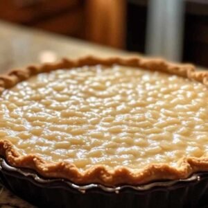Tarte au Riz de Verviers : La Douceur Belge Qui Réconforte à Chaque Bouchée 8 Tarte au riz de Verviers traditionnelle fraîchement sortie du four