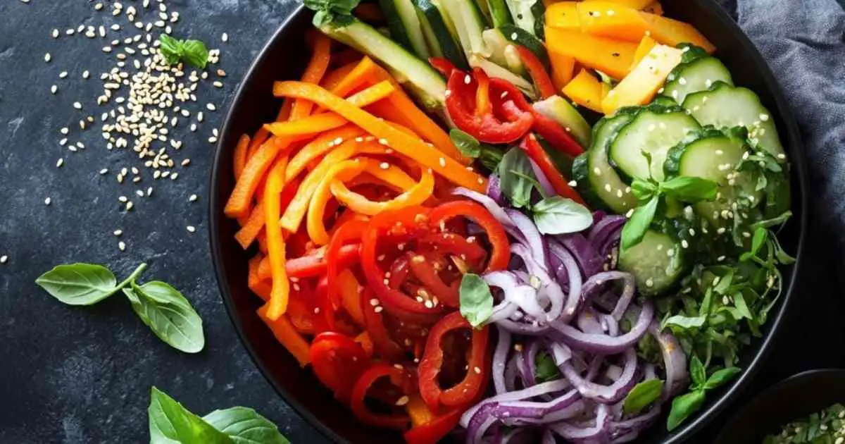 Ingrédients pour préparer un ramen aux légumes